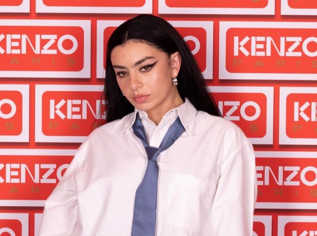 ディープな東京を楽しむ！チャーリーXCXが2ヵ月ぶりに日本へ