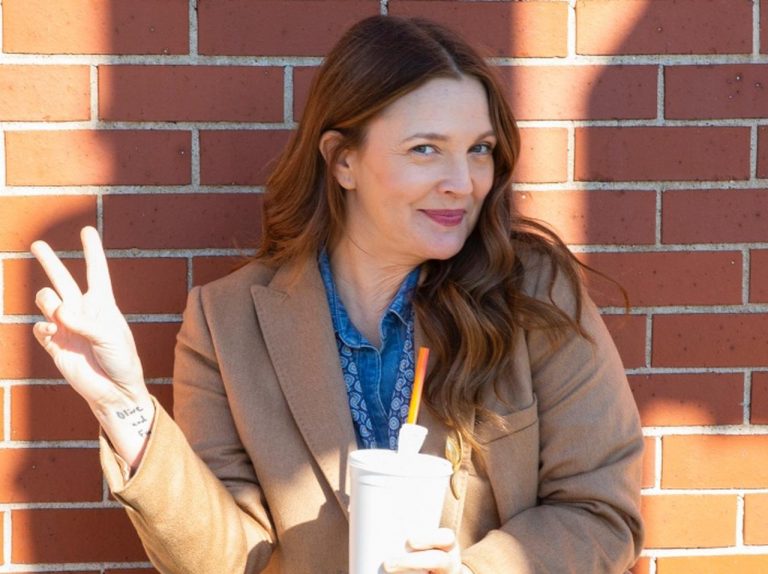 マッチングアプリ利用者のドリュー・バリモア、「プロフィール写真」に絶賛の嵐