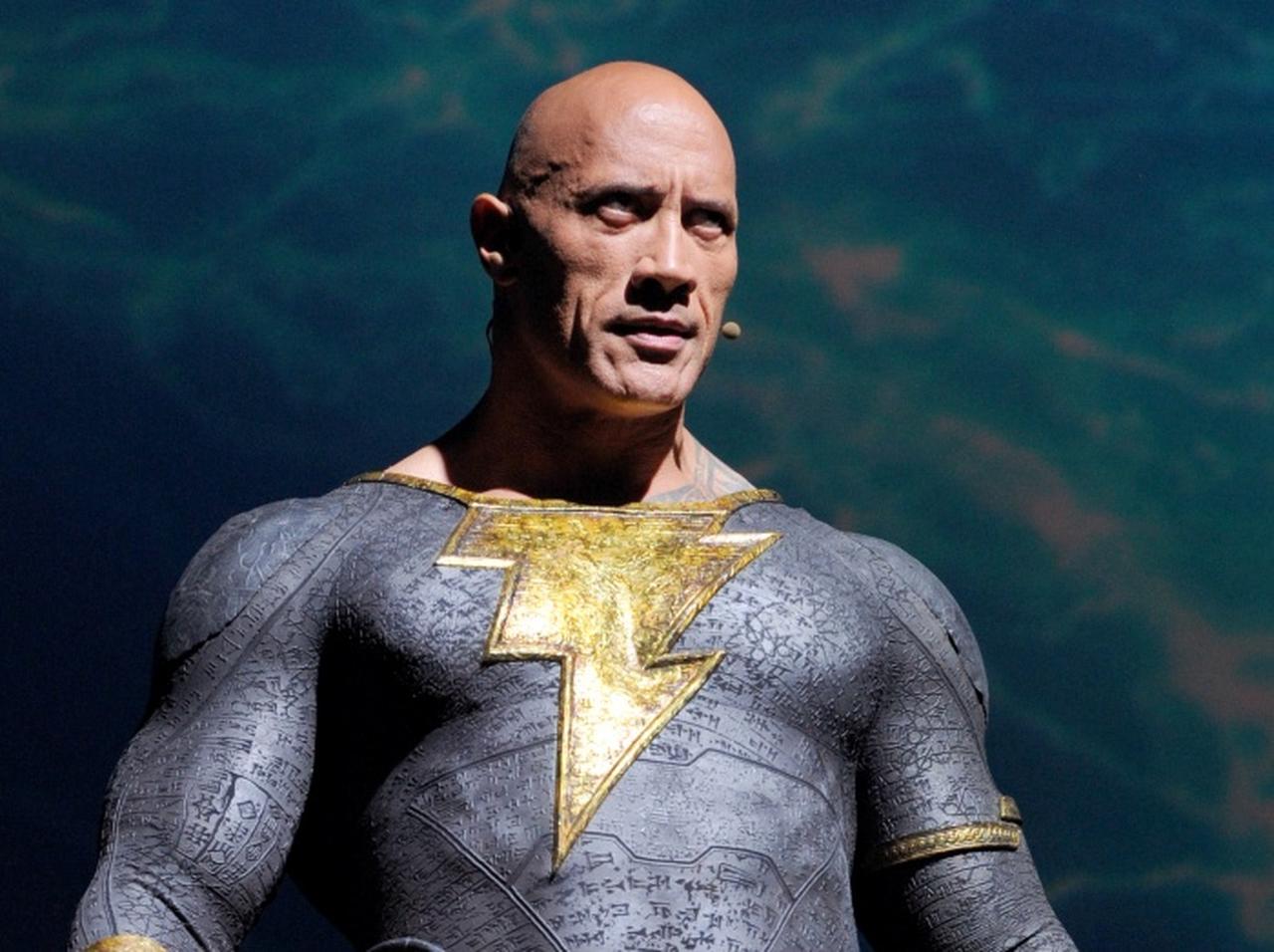 ドウェイン・ジョンソン、筋肉がスゴすぎてブラックアダムのスーツから「あるはずのもの」がなくなる