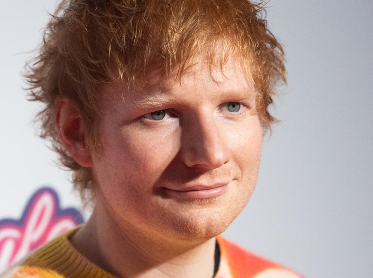 エド・シーラン、サム・スミスに「男性器のオブジェ」をプレゼントした理由を明かす