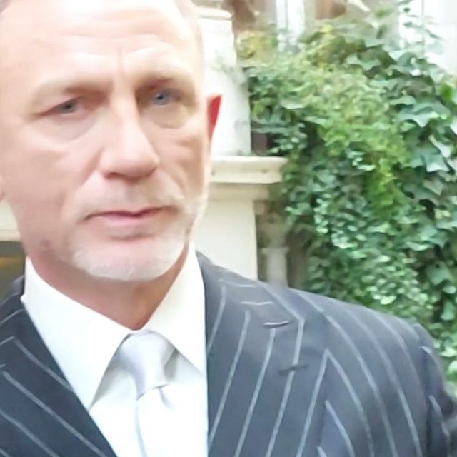 『007』ダニエル・クレイグ、スーツでダンディな英国紳士姿がキマる～！