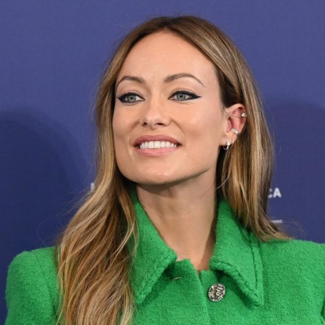 女性だけが「子どもを捨てた」「母親の役割を放棄」と言われる、オリヴィア・ワイルドが“矛盾”を指摘