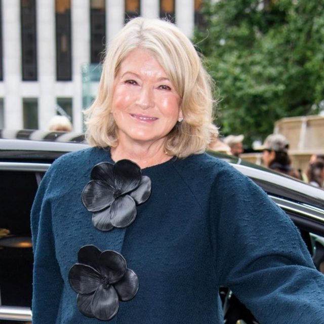 81歳料理家の「裸エプロン」が美しすぎた！マーサ・スチュワートが公開