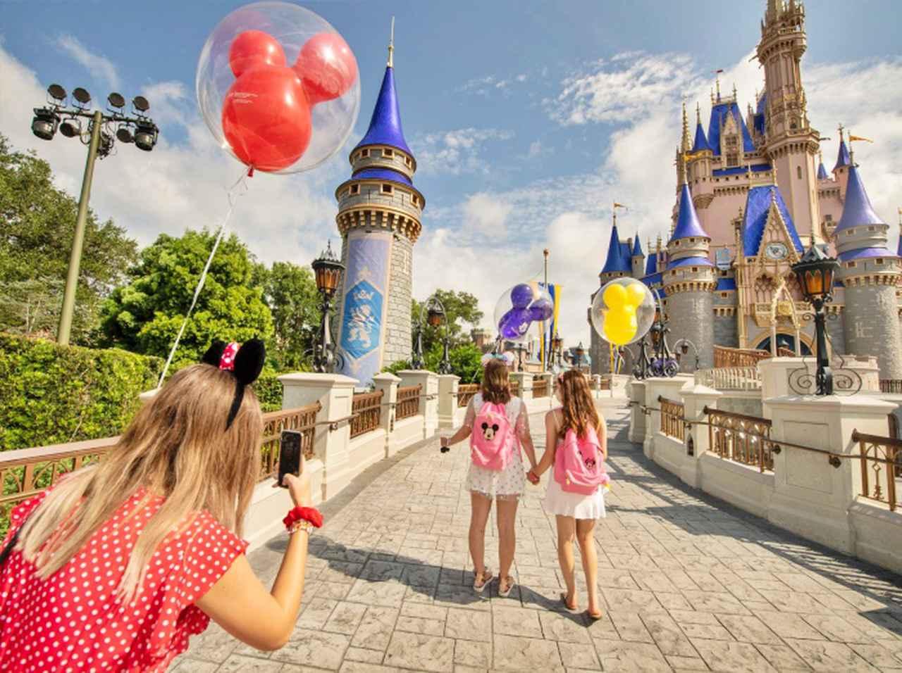 ディズニーランドでゲストが「極小ビキニ」で入園しようとした結果