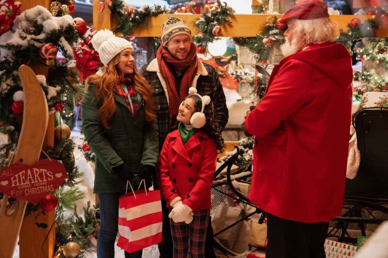 リンジー・ローハン主演ロマコメ映画『フォーリング・フォー・クリスマス』場面写真がコチラ！
