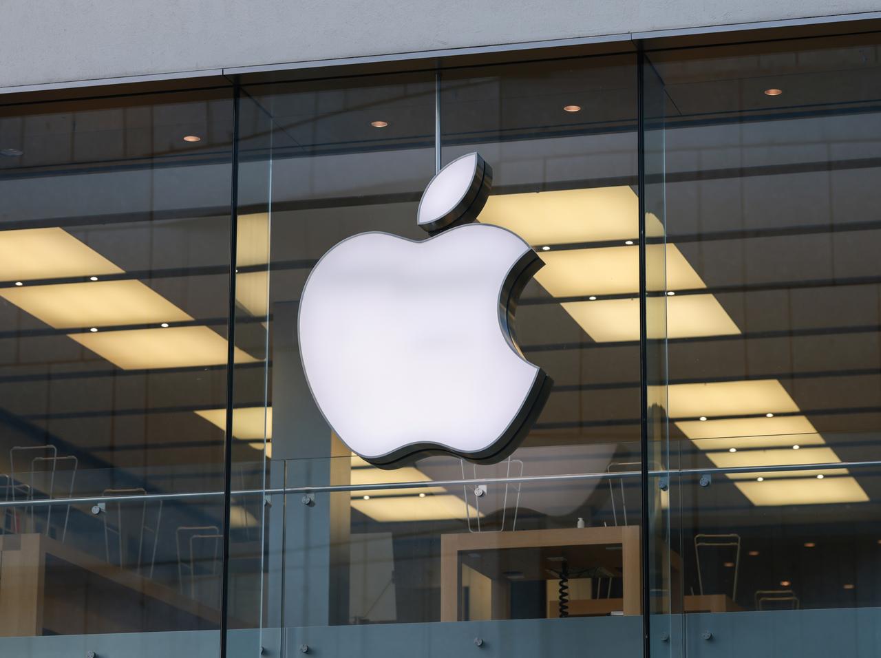 AppleのiPhone13を落として故障！動かない画面に映し出された「思わぬもの」とは？