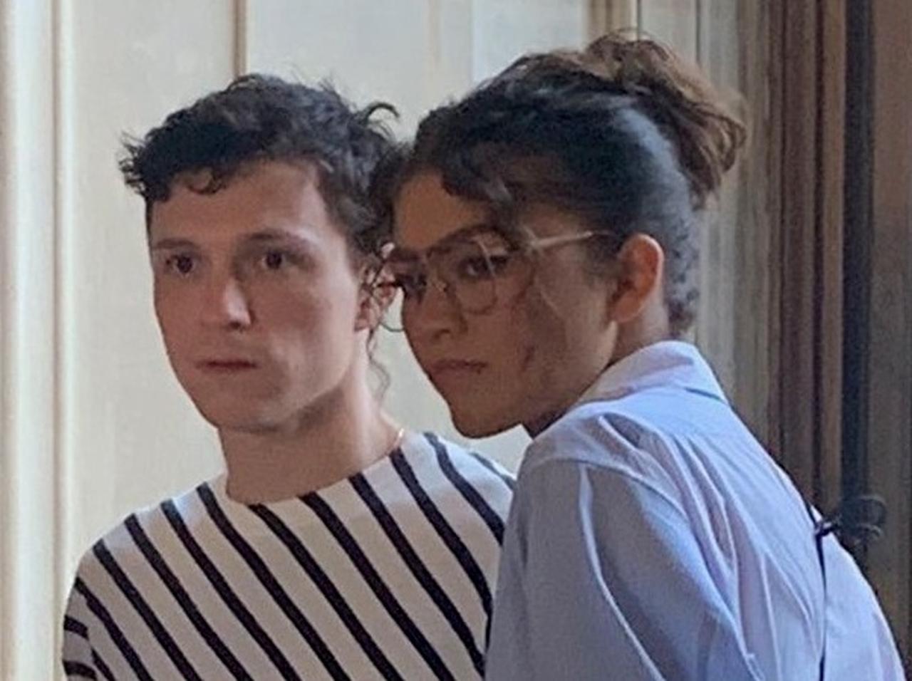 ゼンデイヤとトム・ホランドがパリに、ルーブル美術館デートコーデが可愛い