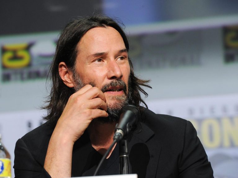 キアヌ・リーブス、自身のコミック『BRZRKR』の映画で「監督」も務める可能性！不安も…