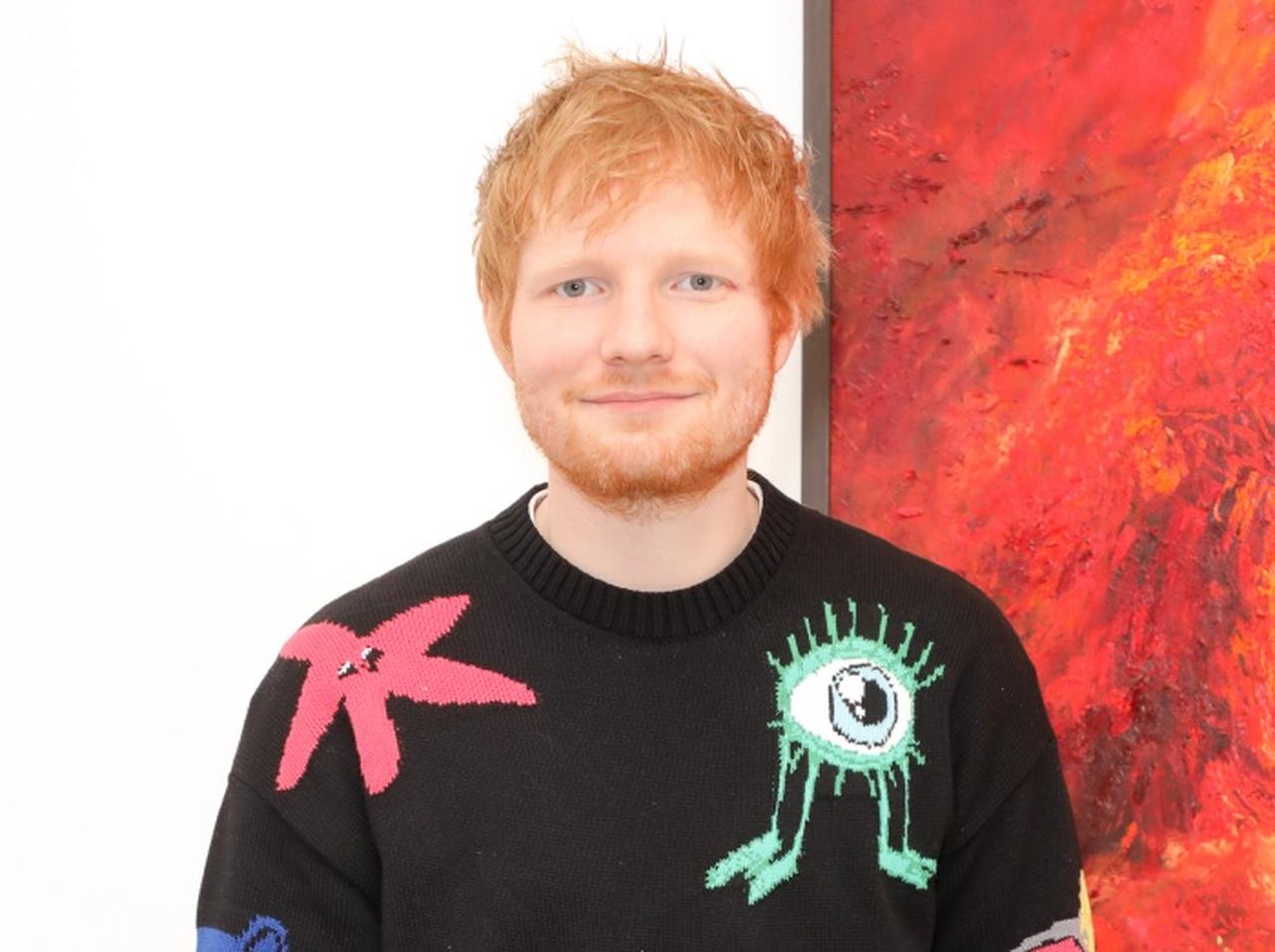 エド・シーラン、サム・スミスに「アソコの置き物」を贈って困らせる