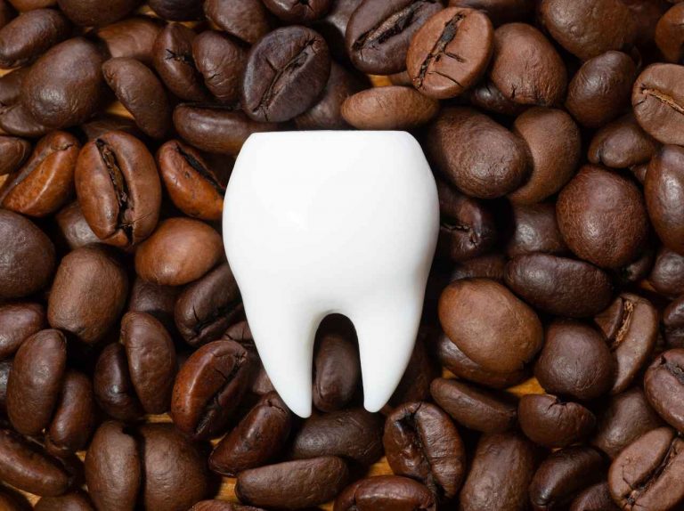 コーヒーを飲んだ直後の「歯磨き」はNG!歯科医が教えるそのワケとは