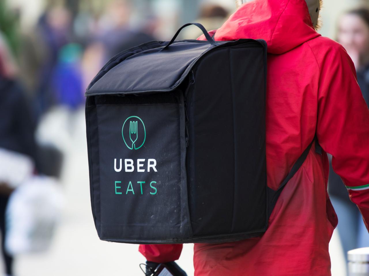 怒鳴られたウーバーイーツ配達員、「対応する姿」に心が締めつけられる…