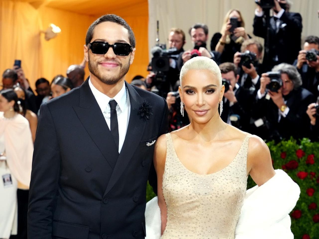 愛のタトゥーを消去?ピート・デヴィッドソンがキム・カーダシアンのタトゥーを消したか