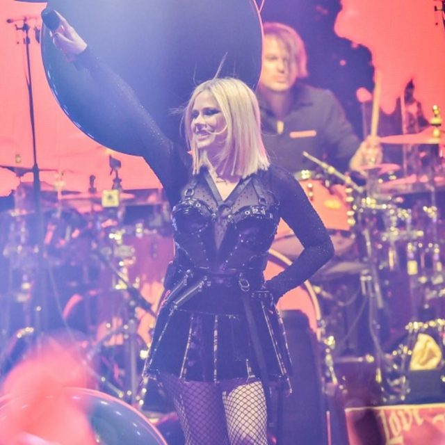 アヴリル・ラヴィーン、8年ぶりの来日公演に日本のファンとの20年間が詰まっていた【ライブレポ】