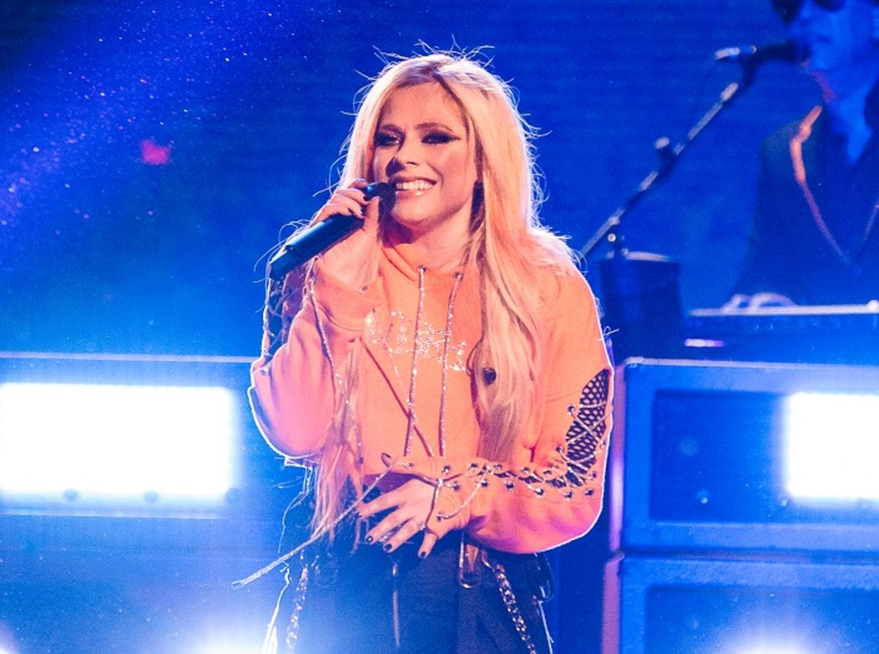 来日中アヴリル・ラヴィーン、名古屋のスタバに降臨!日本のスタバで見た光景に「可愛くて…」