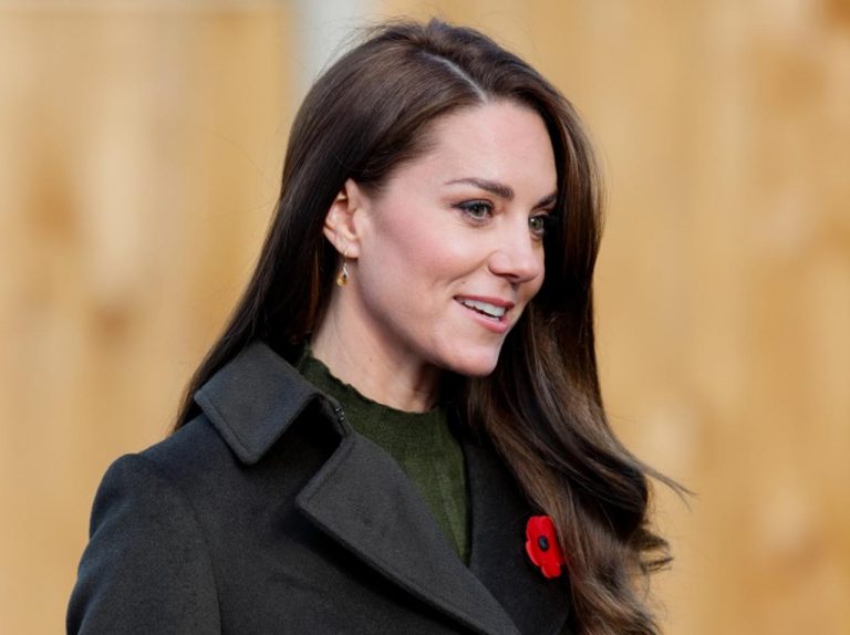 キャサリン妃、身につけていた「アイテム」に興味津々の3歳少年に神対応