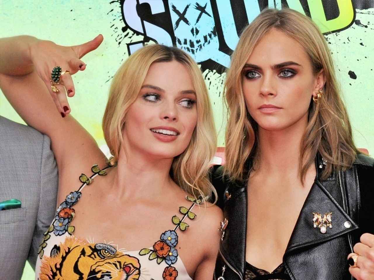 マーゴット・ロビー、親友カーラ・デルヴィーニュと会ったあとに「泣いていた」という噂を完全否定