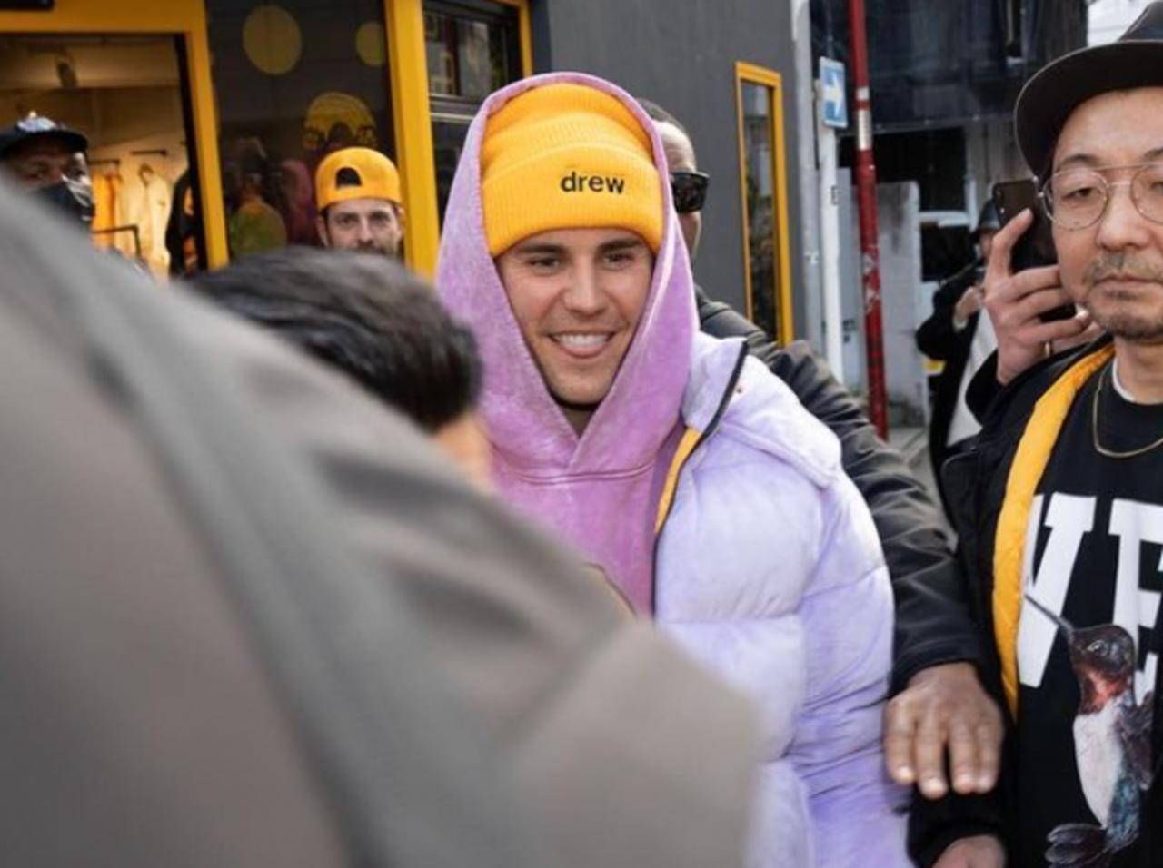 ジャスティン・ビーバー、ラーメン食べてドンキ行ってプリクラ撮って日本を絶賛満喫中