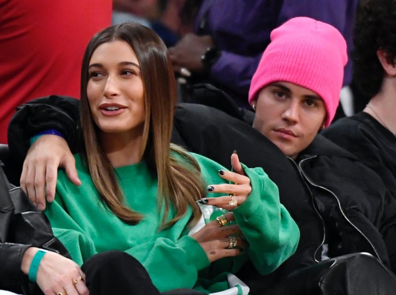 日本で「夫婦の特別な日」お祝いか、ジャスティン&ヘイリー・ビーバー夫妻が極秘来日