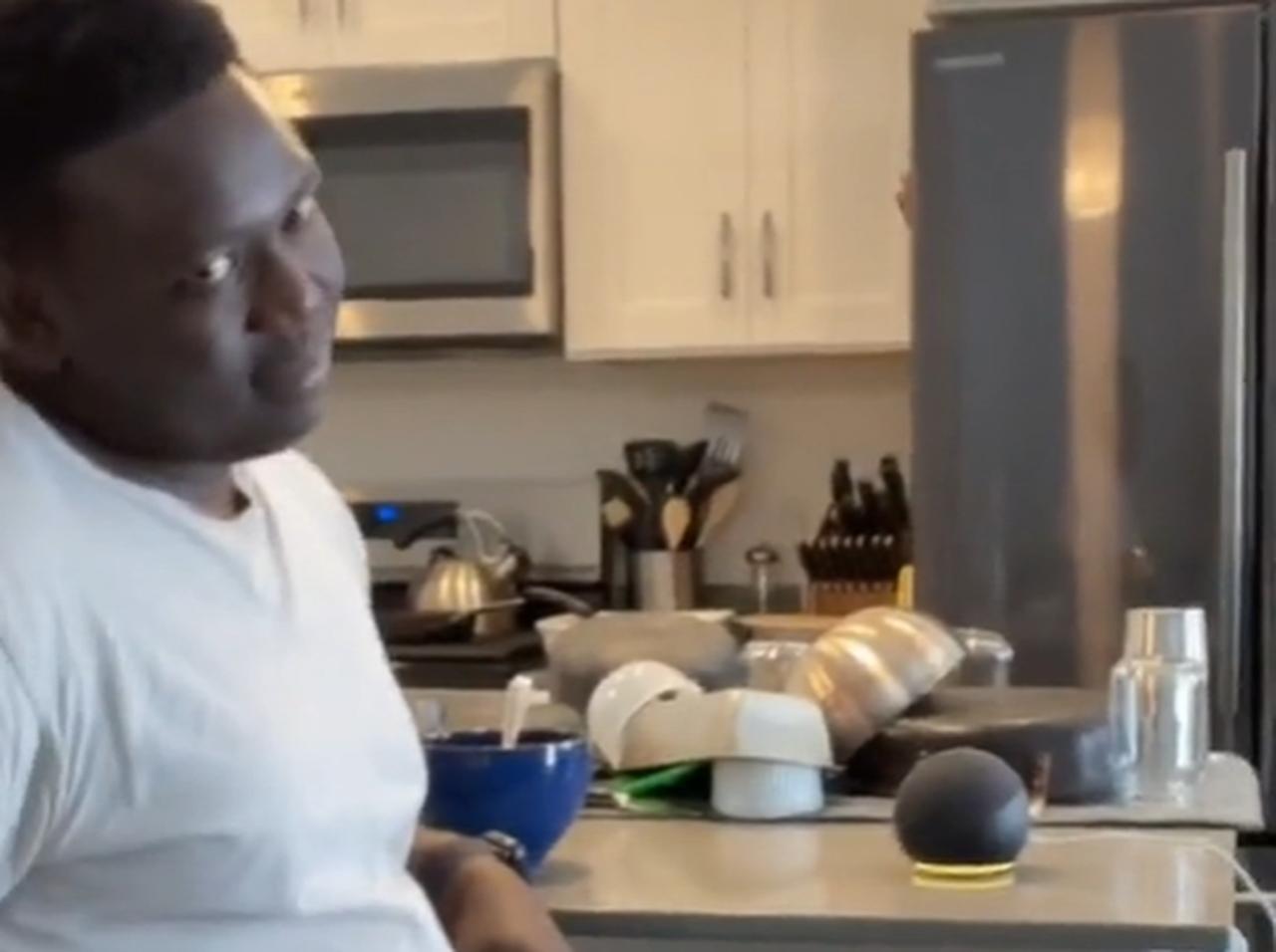 アレクサと彼氏に“私のこと好きでいてくれる?” 返答が完全に「アレクサの勝ち」だった