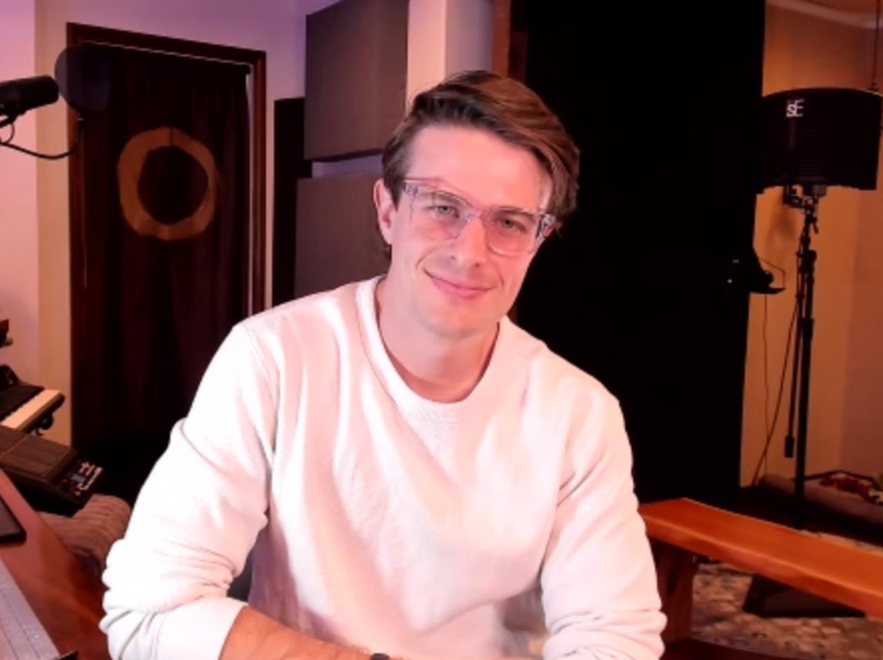 ディズニーやK-POPの現場は他と何が違う?両方を手がけるジョシュ・カンビーが語るデビューアルバムと楽曲制作【インタビュー】