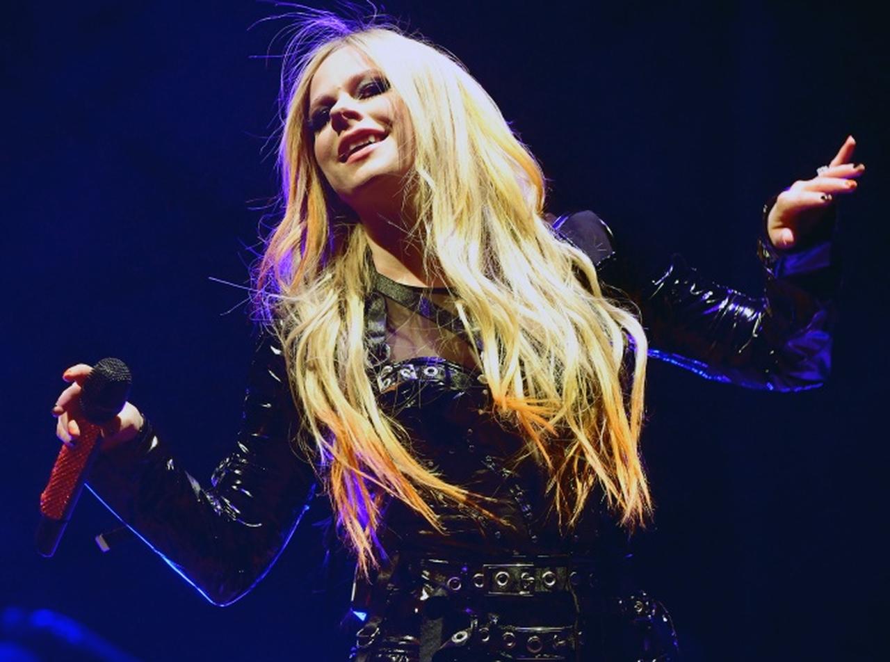 来日中アヴリル・ラヴィーン、東京の“芸能の神様”に挨拶