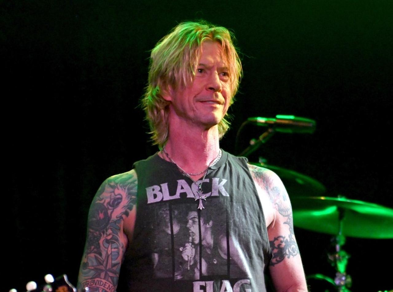 ガンズ・アンド・ローゼズのダフ、「夫婦で真逆のスタイル」で原宿へ