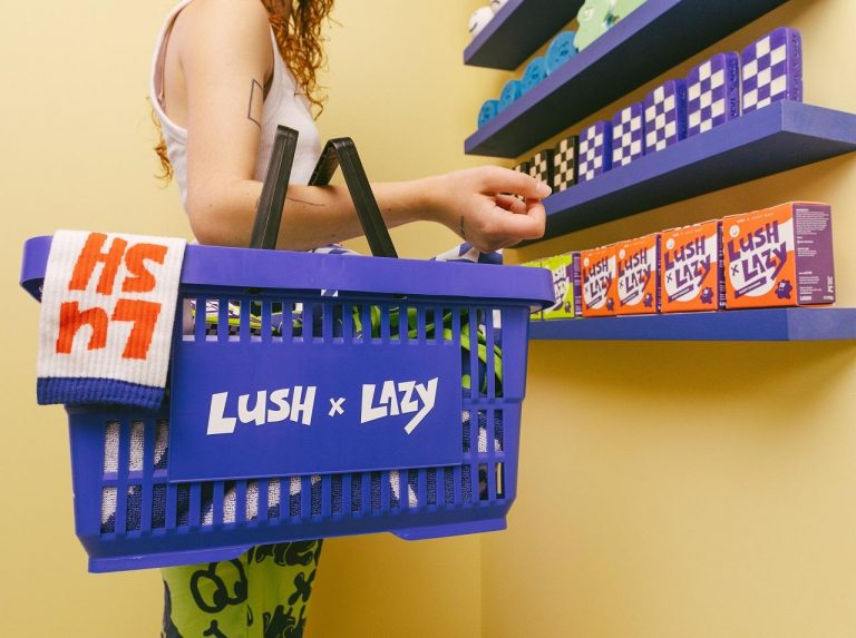 LUSHが「Lazy Oaf」とコラボ!ブランド初となるアパレルアイテムも登場