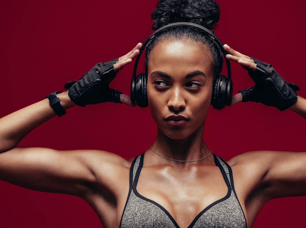 音楽を聴くと「運動」のパフォーマンスは上がる?気になるそのメカニズムとは