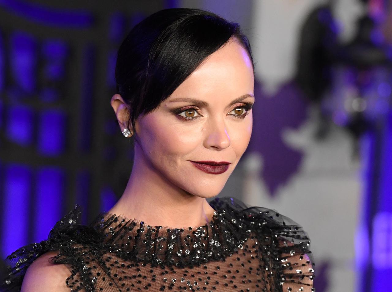 クリスティーナ・リッチが『アダムス・ファミリー』の世界に戻れて嬉しい理由、さすが元祖ウェンズデー
