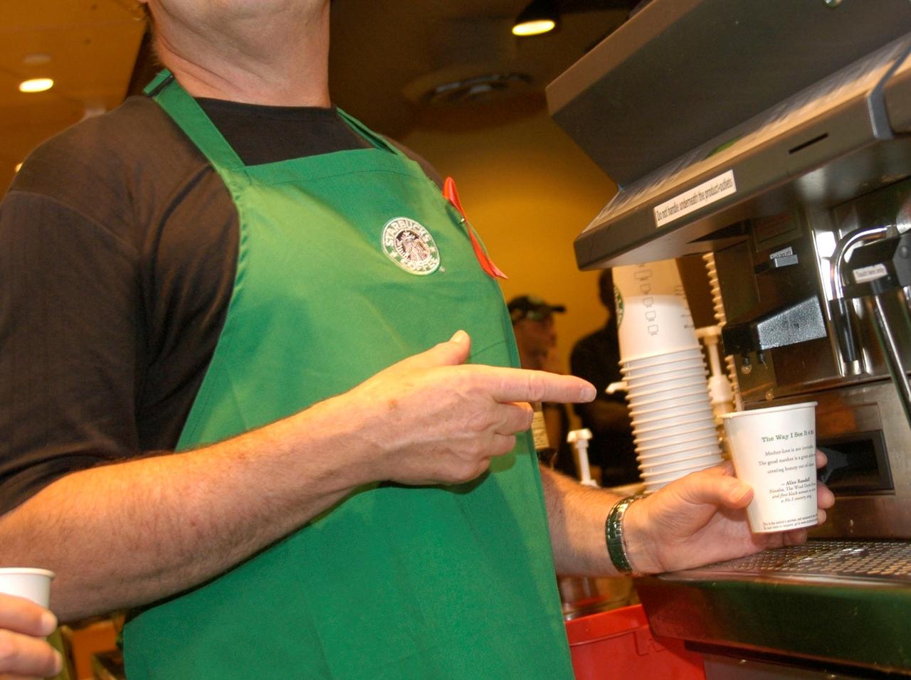 スターバックス店員が「名札の名前」を変更した“目的”とは?