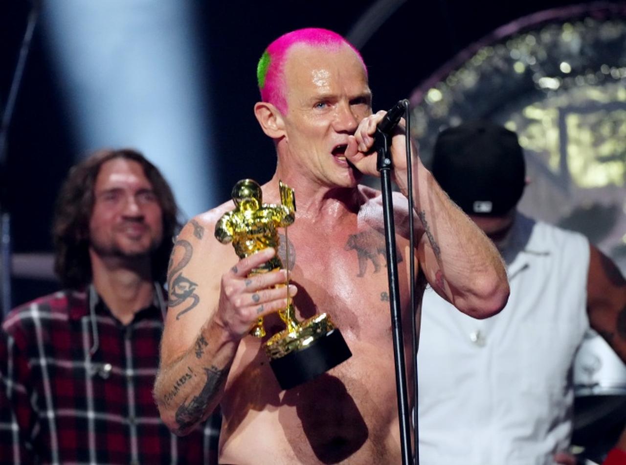 レッド・ホット・チリ・ペッパーズのフリー、前座を全力で応援する姿に拍手