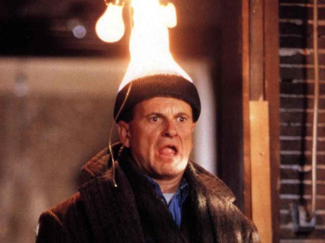 コメディなのに…『ホーム・アローン2』泥棒のハリー役、本当に頭を火傷していた