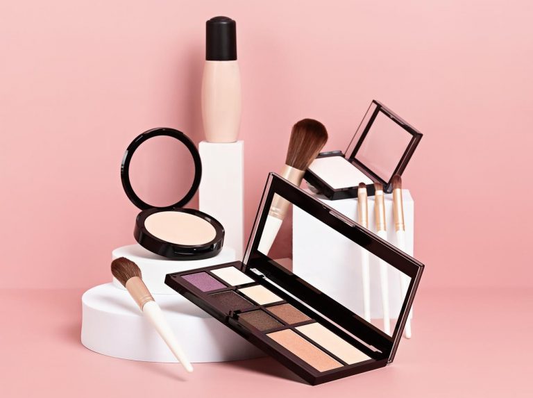 どっちが先?コンシーラーとファンデ、マスカラとアイシャドウのベストな順番とは