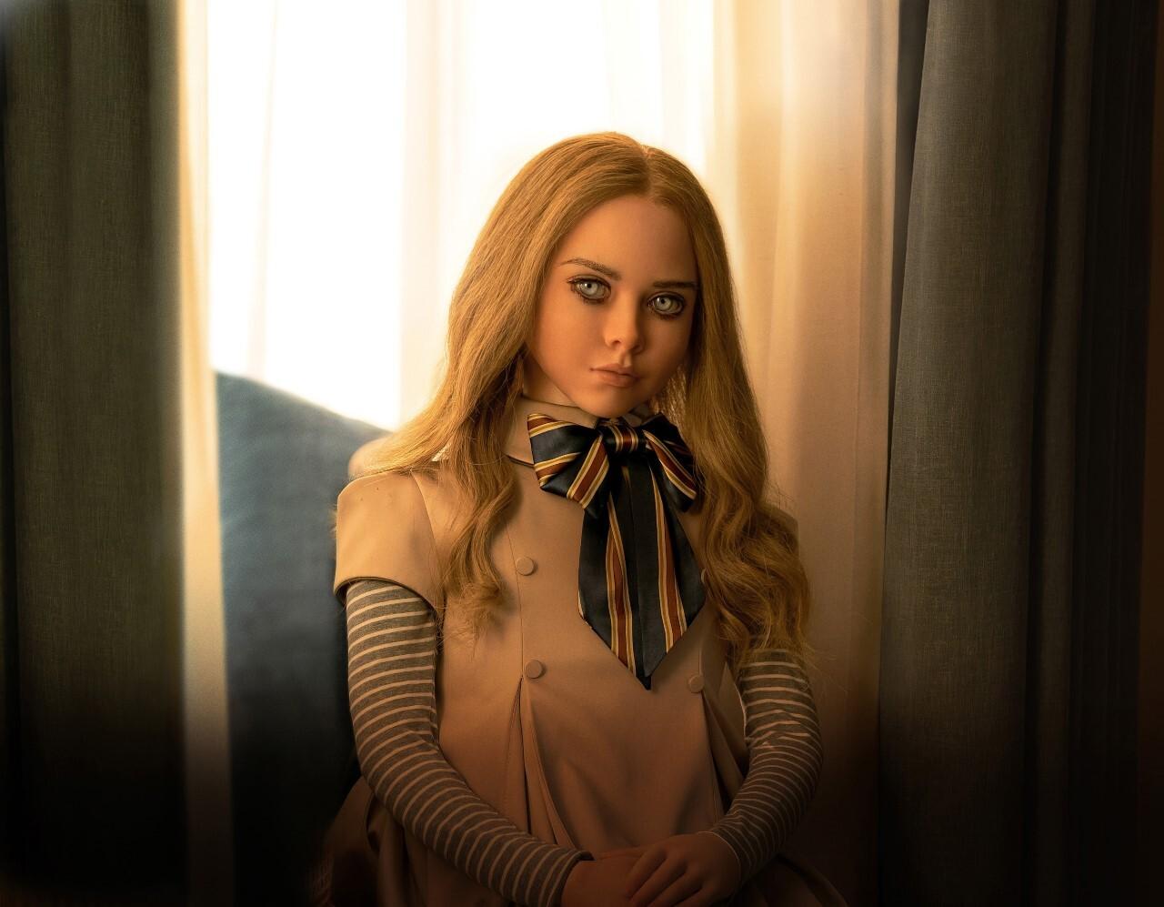 【公開日変更】“子どもを守れ”と言われたAI人形が暴走するホラー『M3GAN／ミーガン』の「四足歩行ダッシュ」が怖すぎ…