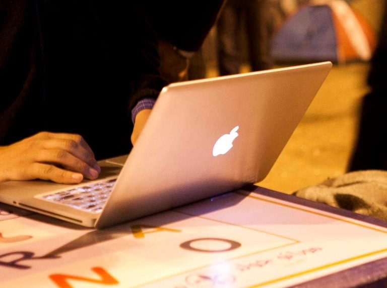 ドバイのスターバックスにMacBookを置いてきてしまった…、そのあと起こったことに驚き！