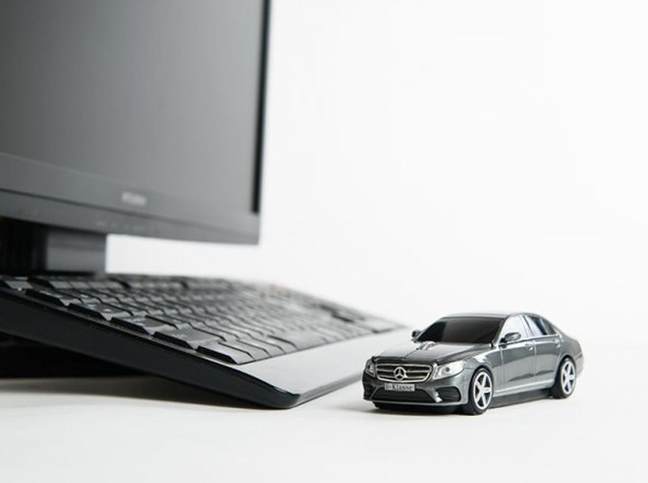 ベンツEクラス型の無線マウス購入で、ミニカーのプレゼントキャンペーン！