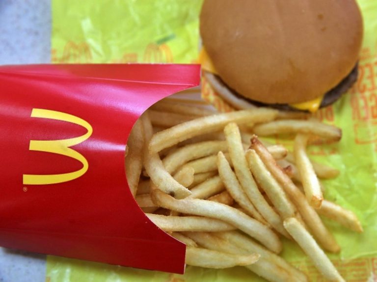 マクドナルドのポテトが家に帰るまでに「しなっとならない方法」を試した結果に“いいね”が殺到