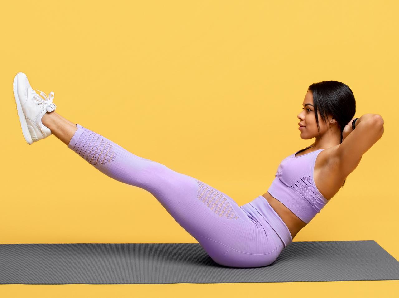 下腹を引き締めたいなら注目!2,500万回再生を誇るエクササイズ動画