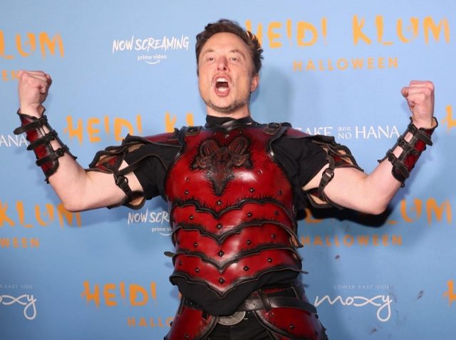 イーロン・マスク、ハロウィンの仮装にかけた“金額”が億万長者