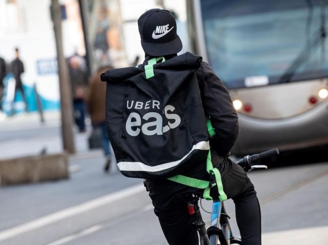 ウーバーイーツ配達員、夜の配達で“気づいてしまったこと”にヒヤリ