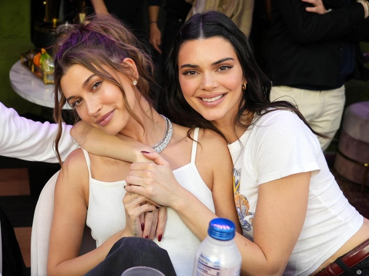 ケンダル・ジェンナー、「東京の超人気スポットで撮った写真」が絵になる