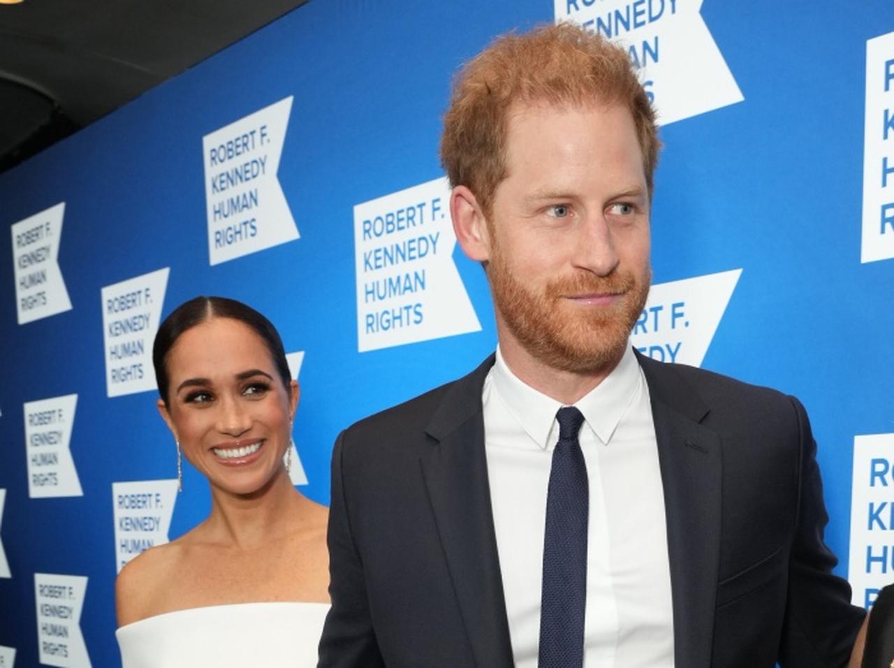 ヘンリー王子、王室や家族に関する質問に「ひと言」だけ返す