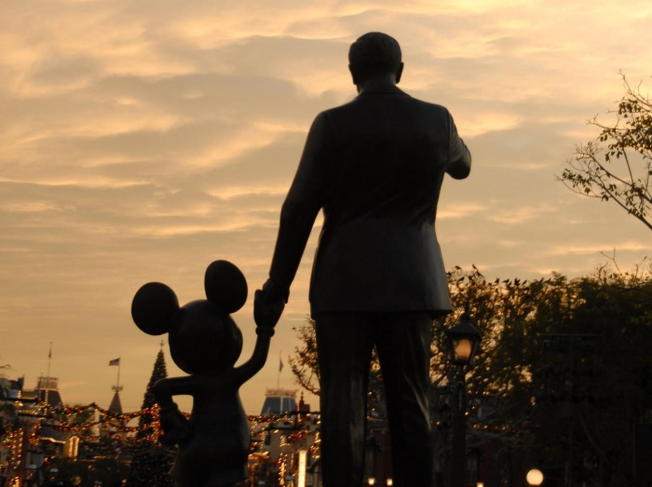 ディズニーランド、閉園後にゲストが隠れてないか警備員が必ず「チェックする場所」がある