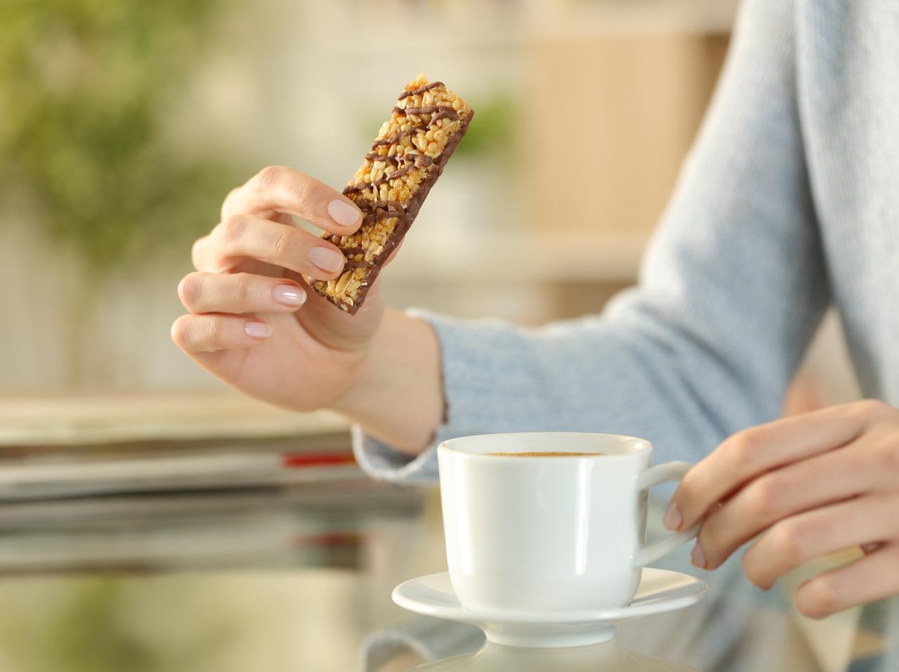 焼かずに冷やすだけ!「プロテインバー」の超簡単なつくり方