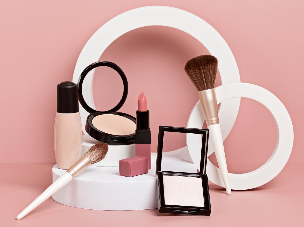 日本でも購入できる!海外で2022年ベスコスを受賞したアイテム7選