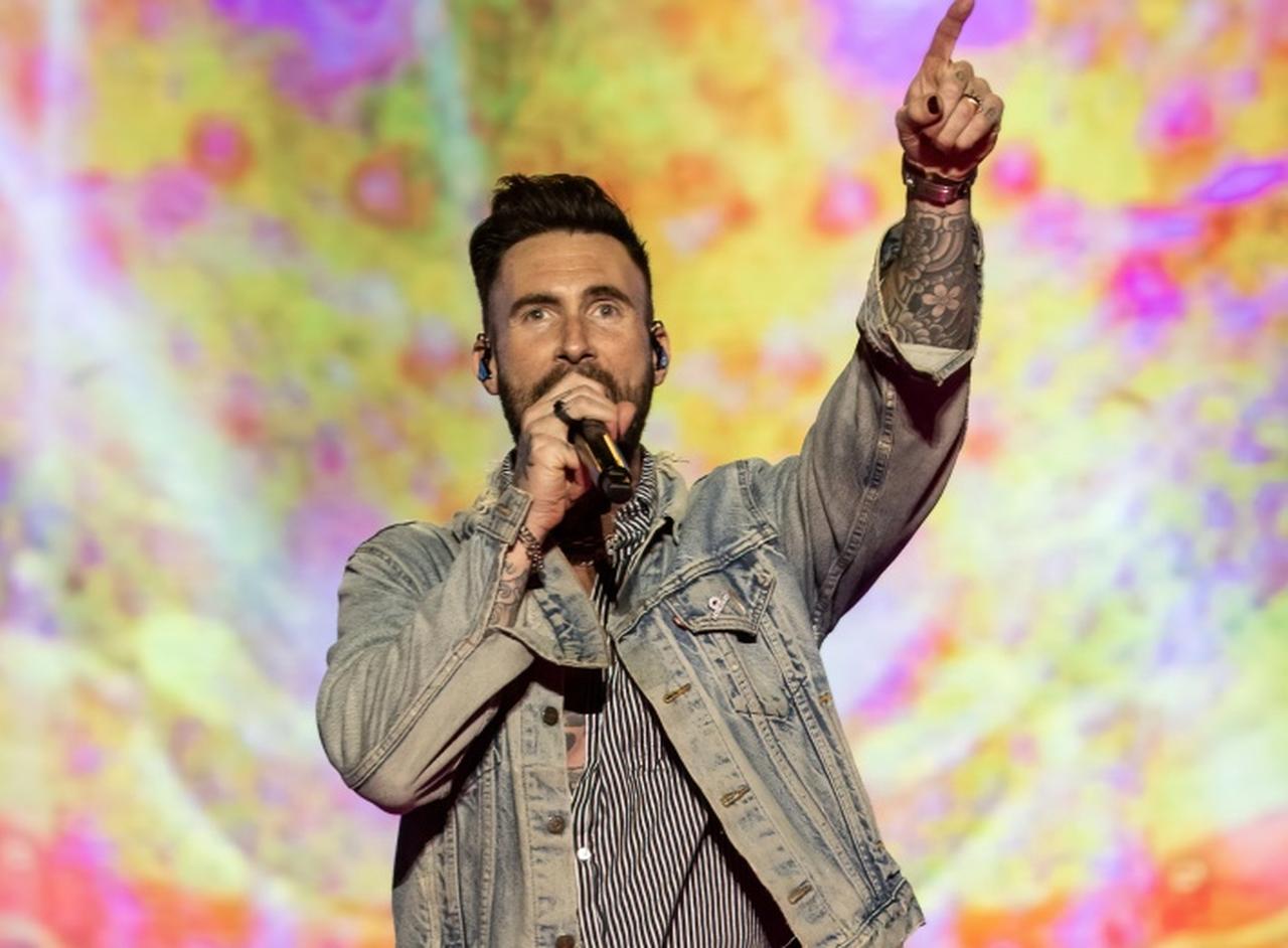 来日中のマルーン5がサプライズ!原宿でファンに神対応