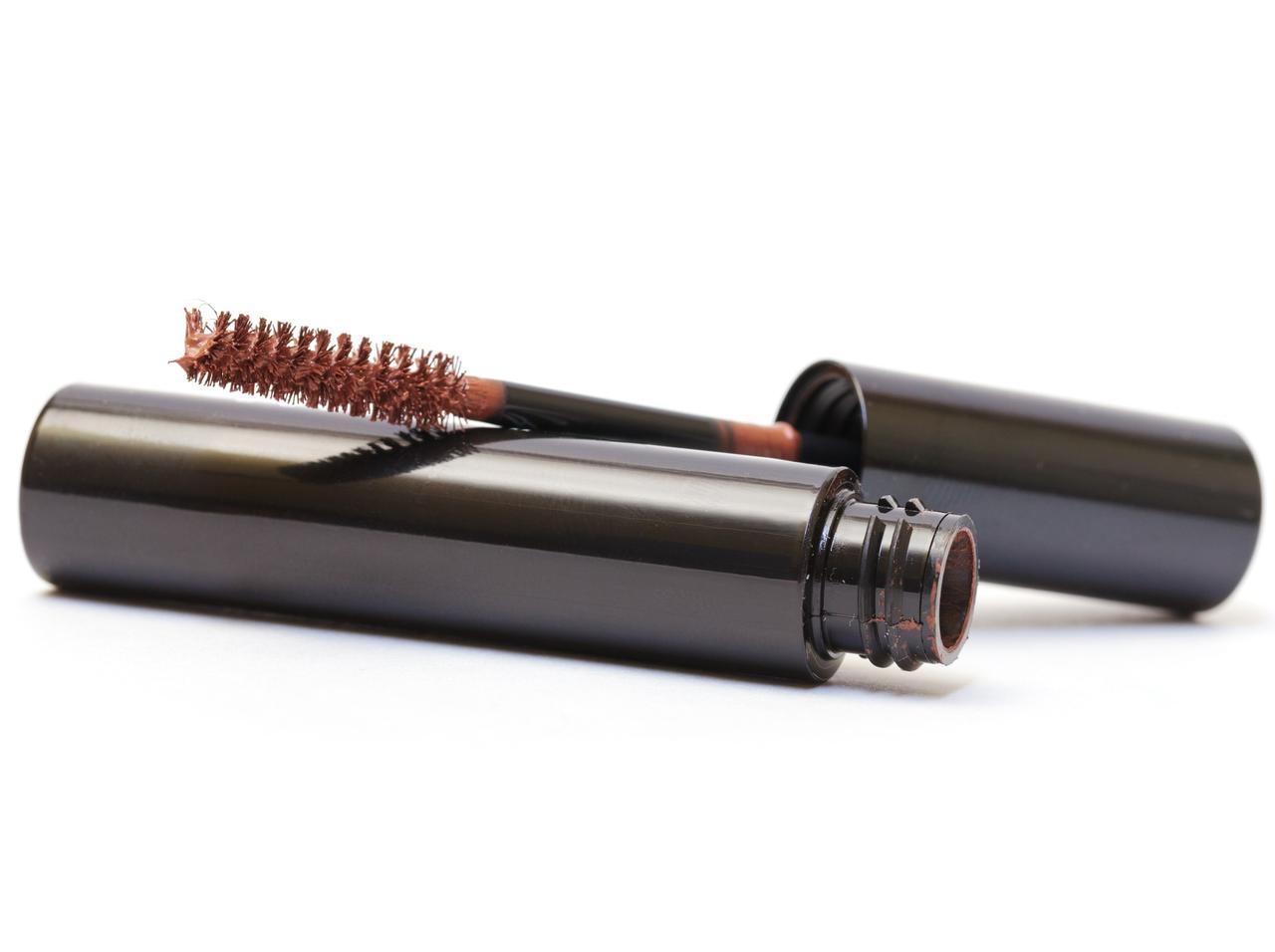 「眉マスカラ」は塗り方次第でヨレにくくなる！メイクのプロが教えるちょっとしたコツ