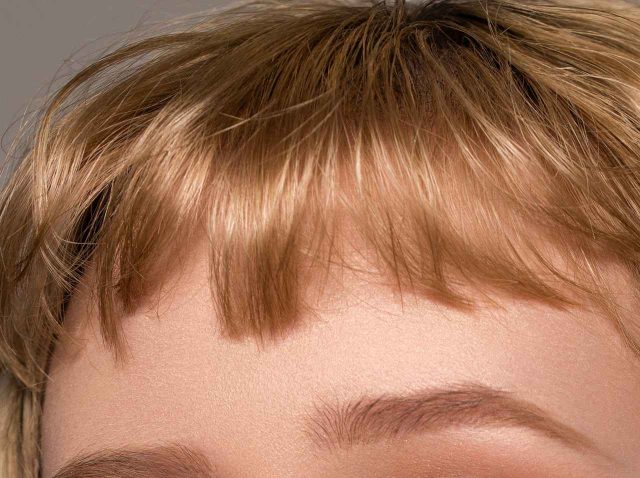 有名俳優でも「夜中に前髪を自分で切って失敗」することあるのよ…、オン眉の“後悔”が笑える