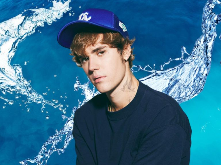 ジャスティン・ビーバー、サッカーW杯の会場で慈善活動中