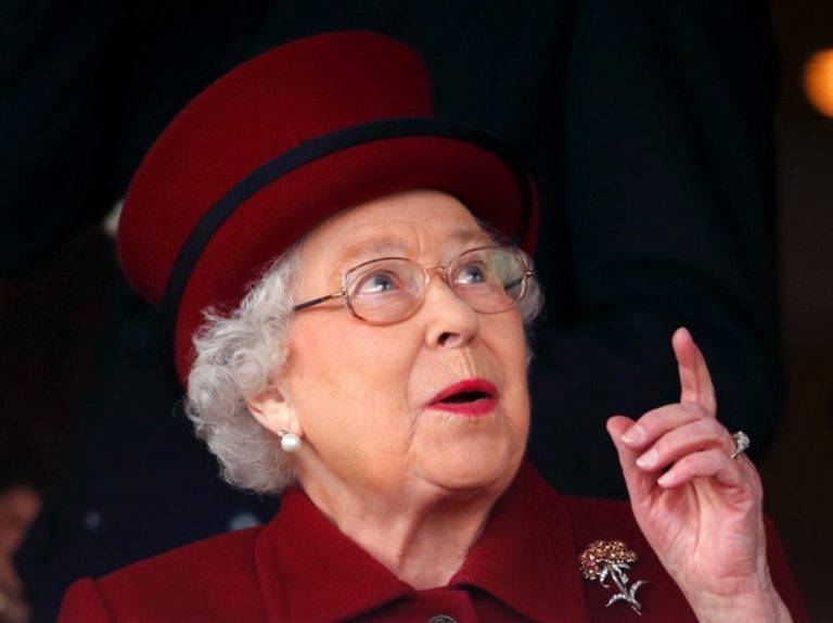 エリザベス女王、“会話終了”を意味するお決まりの「ひと言」があった